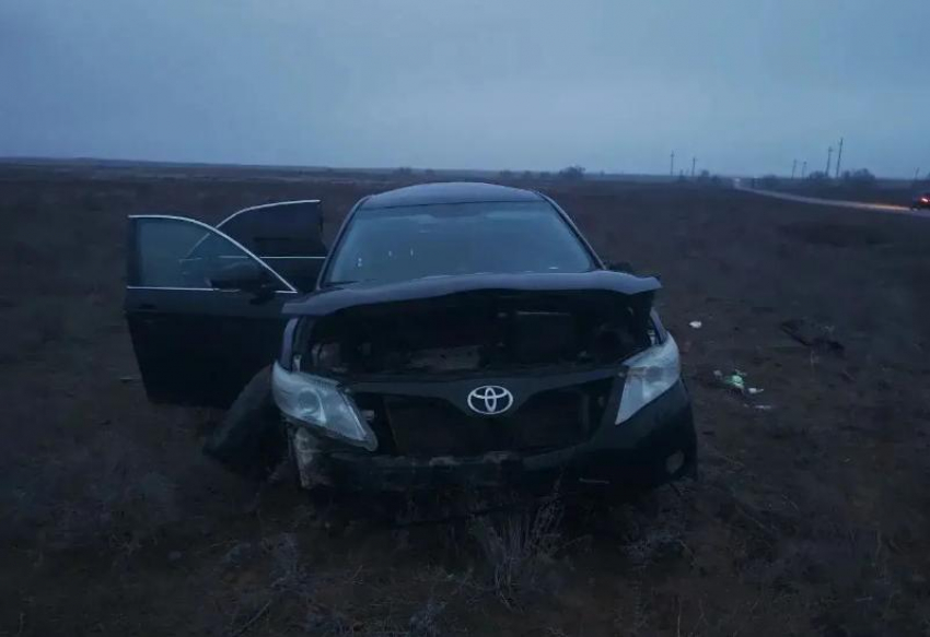 По дороге в Астрахань опрокинулся автомобиль: погибла пенсионерка