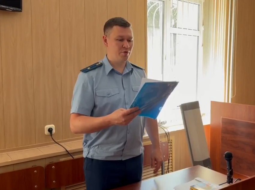 Астраханку судили за гибель женщины в результате падения дерева