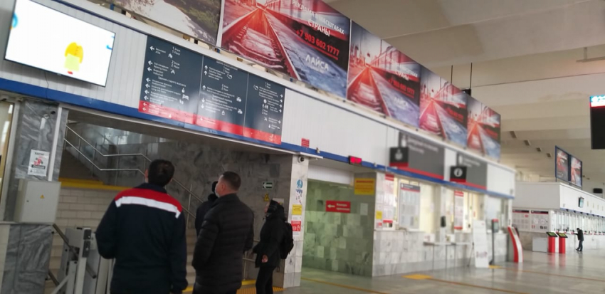 На астраханском вокзале начали показывать видео о безопасности 