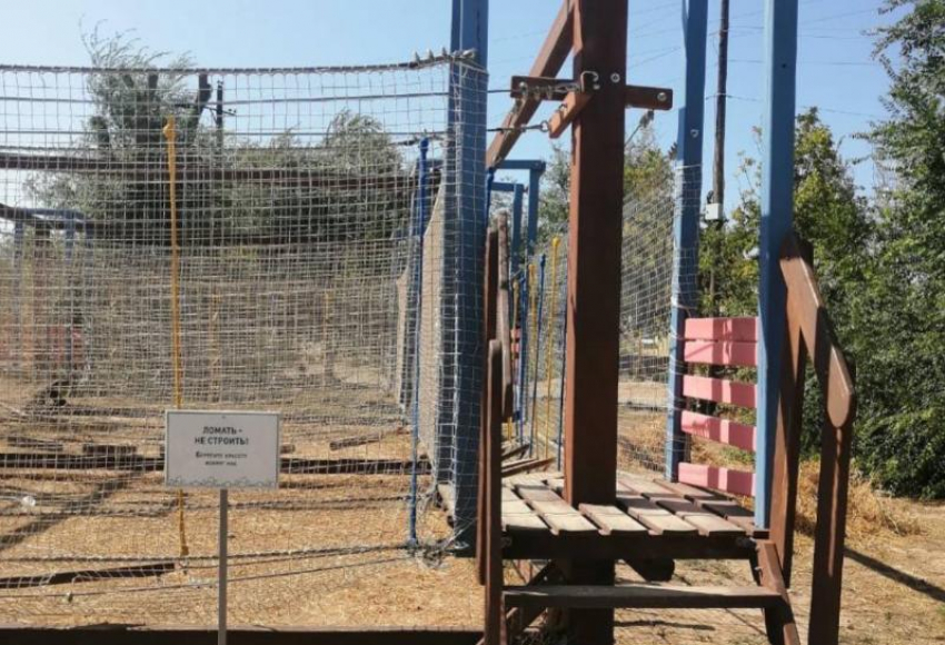 Из-за вандалов в Астраханской области демонтируют веревочную площадку