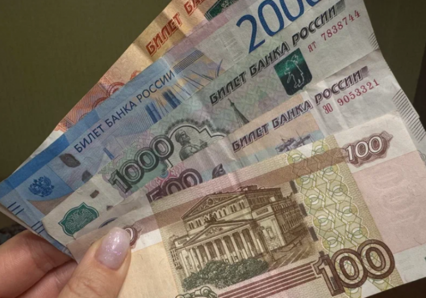 В ноябре астраханцам досрочно переведут детские пособия