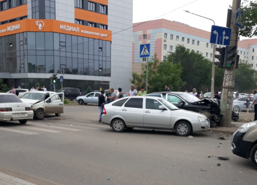 В центре Астрахани случилось ДТП с детьми, есть пострадавшие