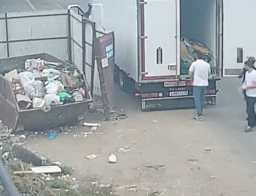 В Астрахани определили самые захламляемые «серыми» перевозчиками места