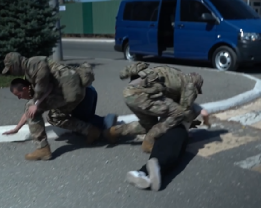 «Фотография – деньги»: молодых астраханцев втягивают в диверсионную деятельность