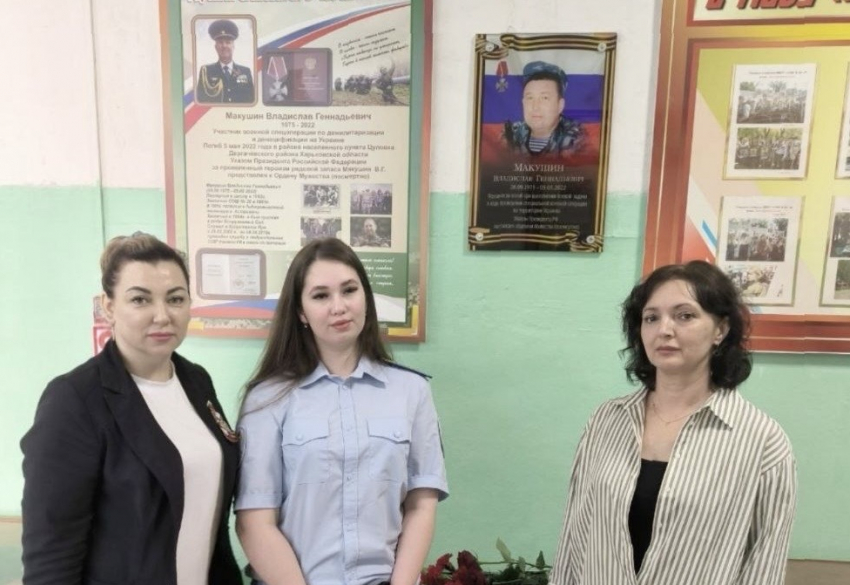 В астраханской школе увековечили память бойца СВО 