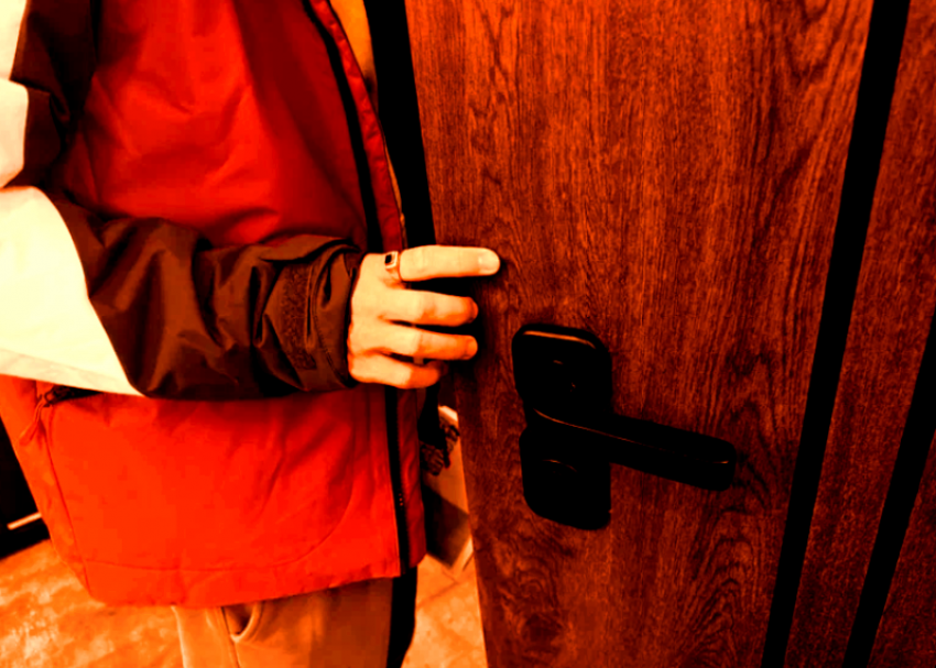 Пять месяцев астраханец тайком выносил с работы ценные материалы