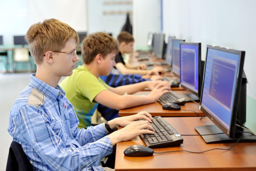 Астраханские школьники смогут бесплатно обучиться программированию