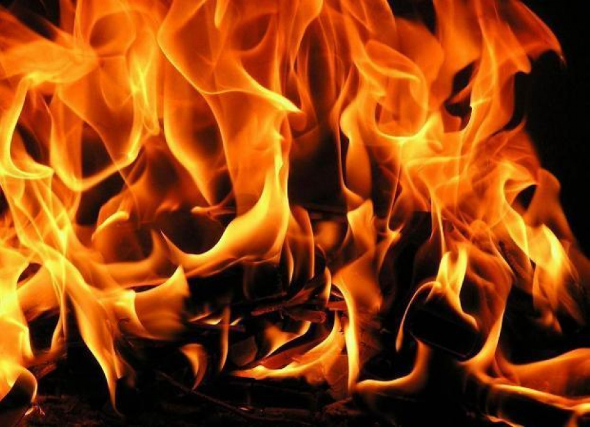 В Астрахани на пожаре погибли два человека