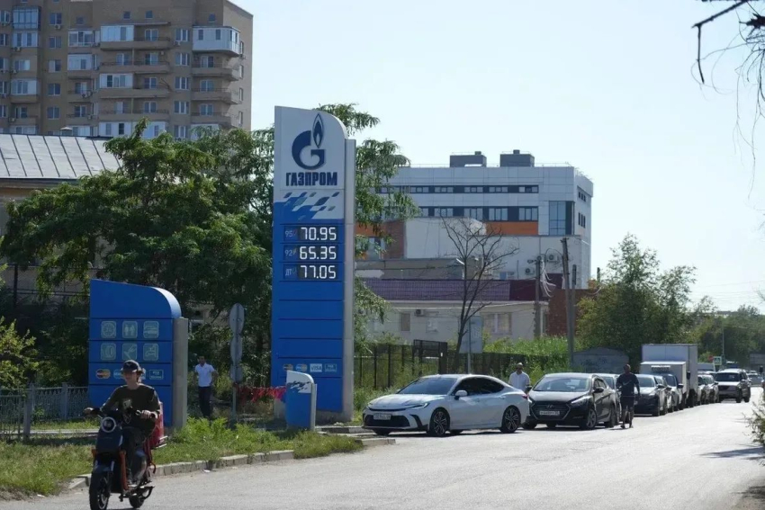Где в Астрахани и кому будут сегодня продавать бензин: адрес заправок