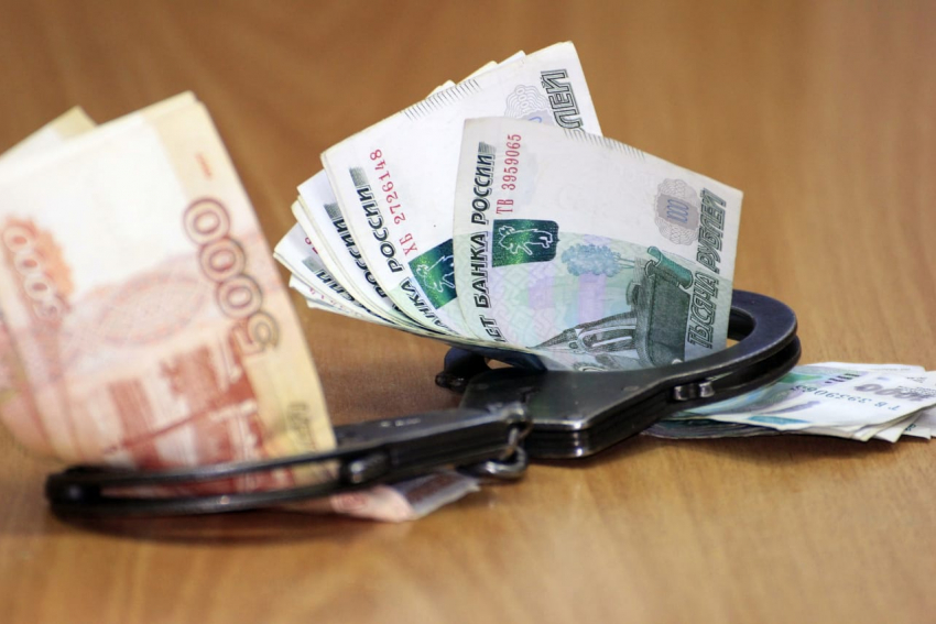 В Астрахани директор частной охранной фирмы 4 месяца не платил зарплату сотрудникам