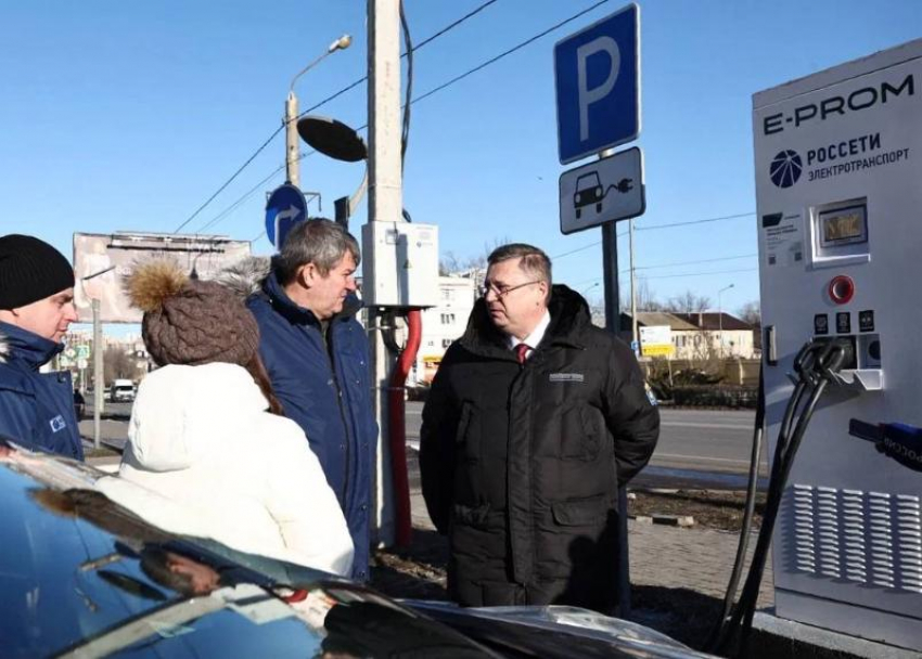 Для астраханцев на электромобилях установят десять зарядных станций в 2026 году