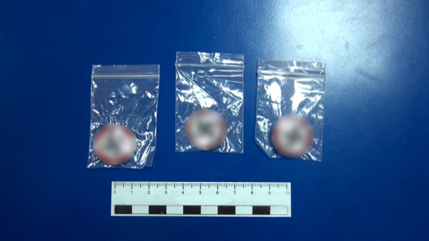 В Астрахани продавали сувениры с изображением свастики