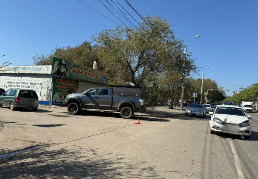 В Астрахани «Лада» и «Мазда» устроили ДТП, не поделив дорогу