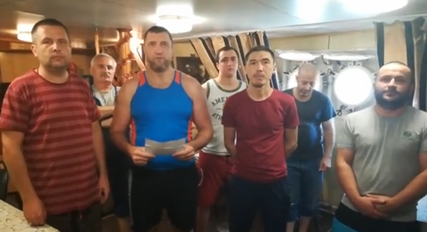 Астраханские моряки обратились к Путину с просьбой вызволить их из «плена"