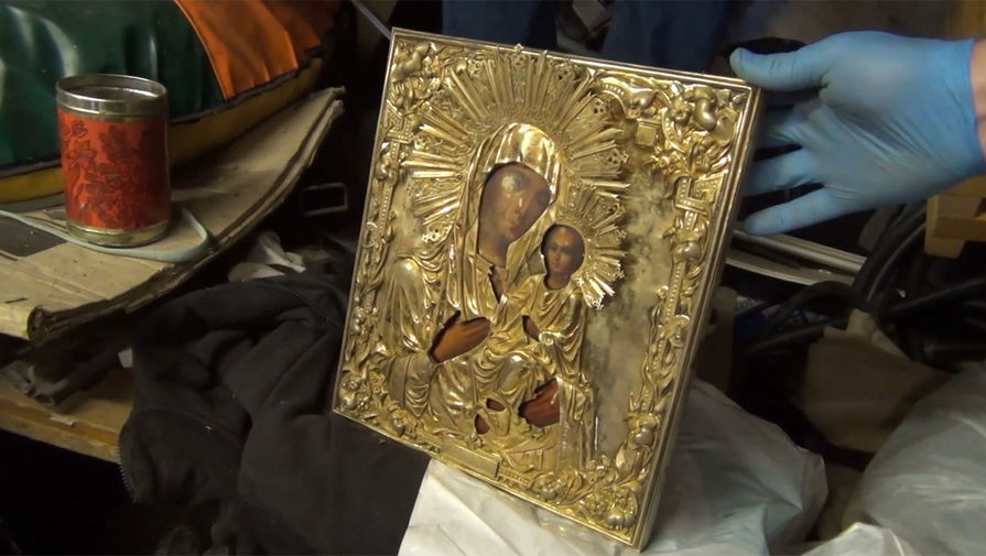 В Астраханской области у женщины украли икону