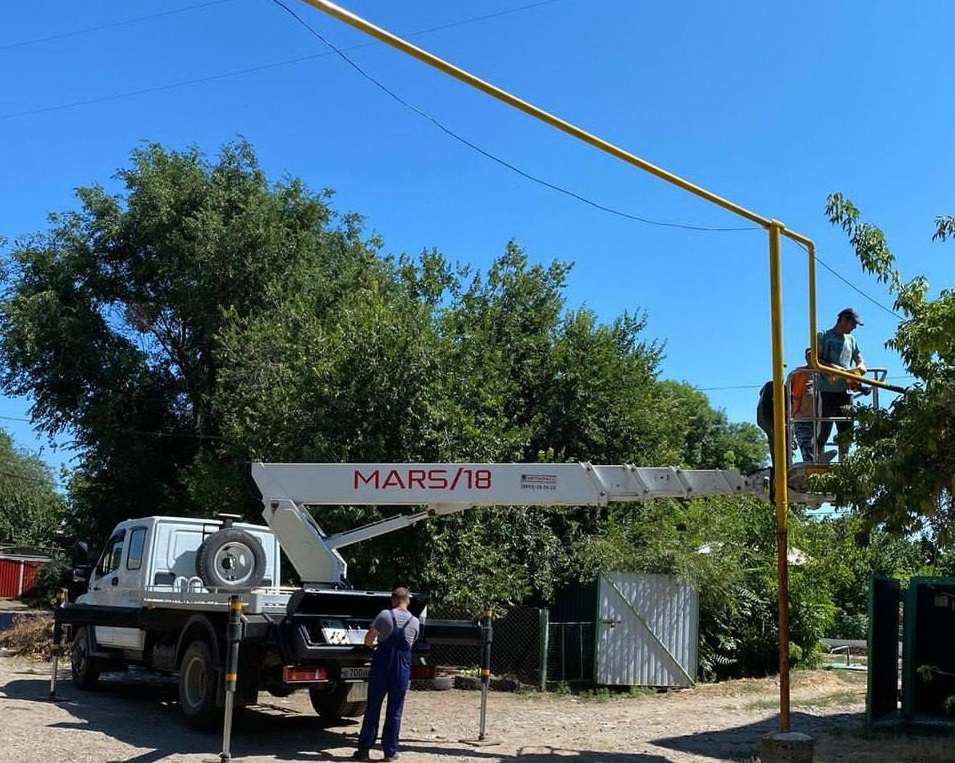В Астрахани пенсионерам помогли отремонтировать газовую трубу