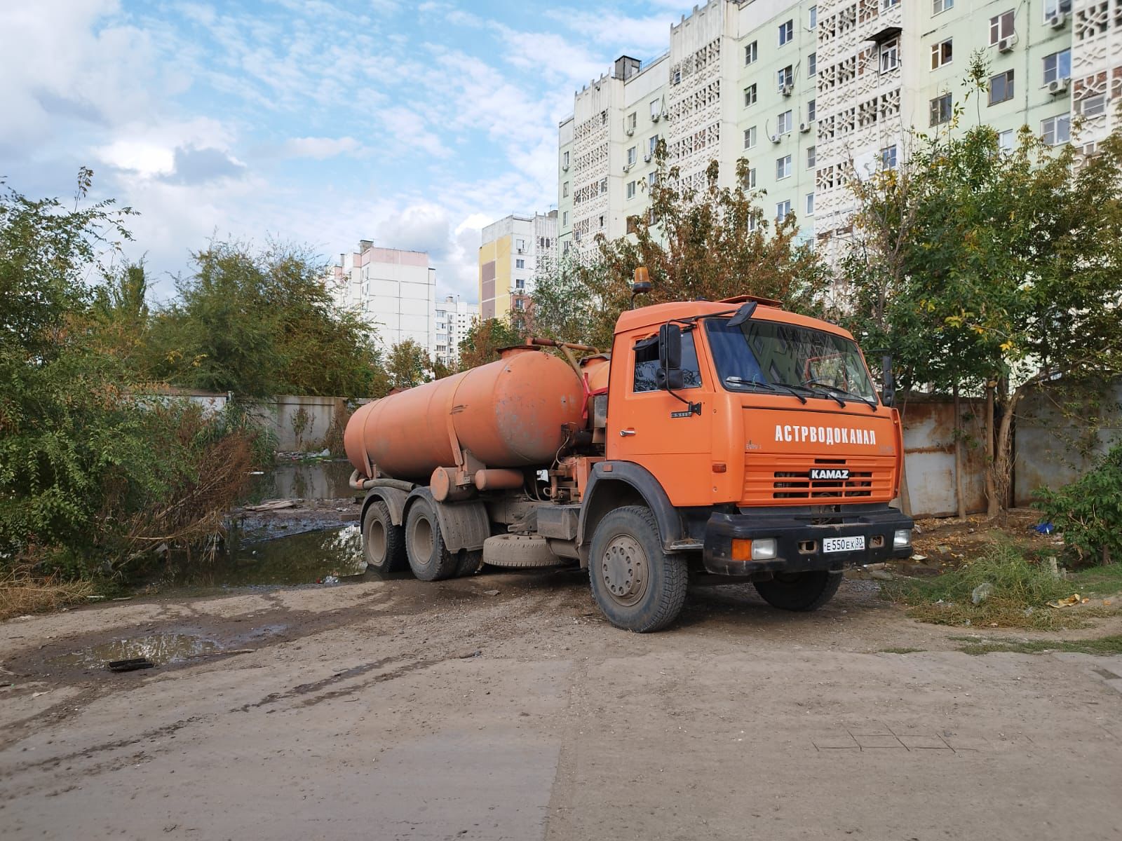 Астраханские коммунальщики устранили крупную аварию в микрорайоне  Бабаевского