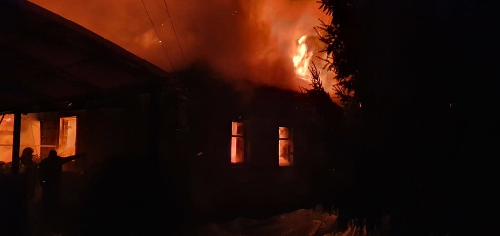 pozharno-spasatelnye-podrazdeleniya-likvidirovali-pozhar-v-chernoyarskom-rayone_16142219921007178335__2000x2000.jpg