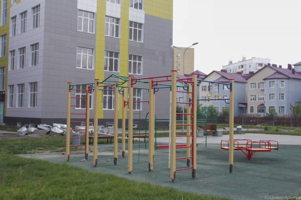 Детская площадка, новая астраханская школа, строится новая школа в Астрахани, школы Астрахани, астраханские школы